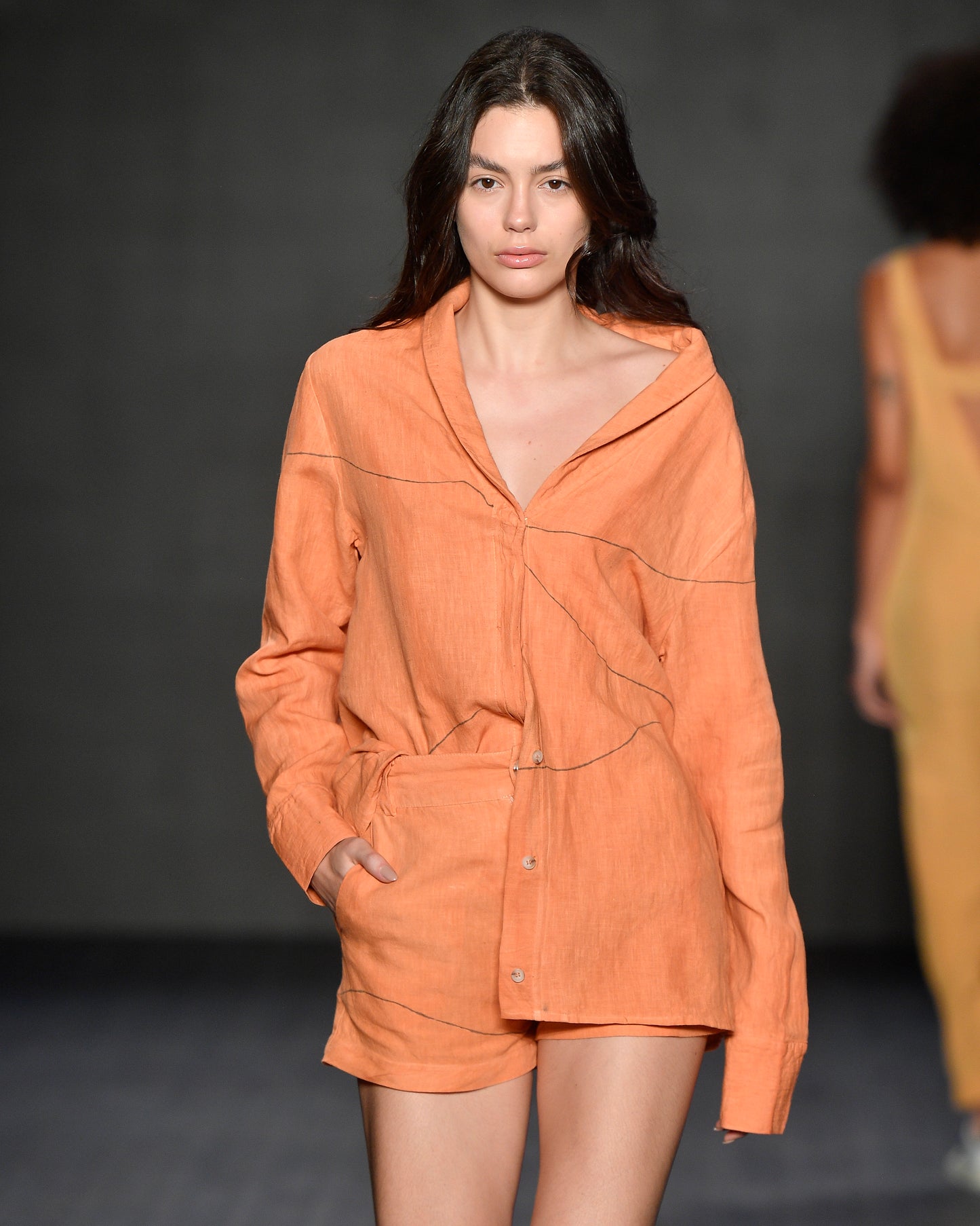 Camisa manga longa laranja Fluir - Linho orgânico